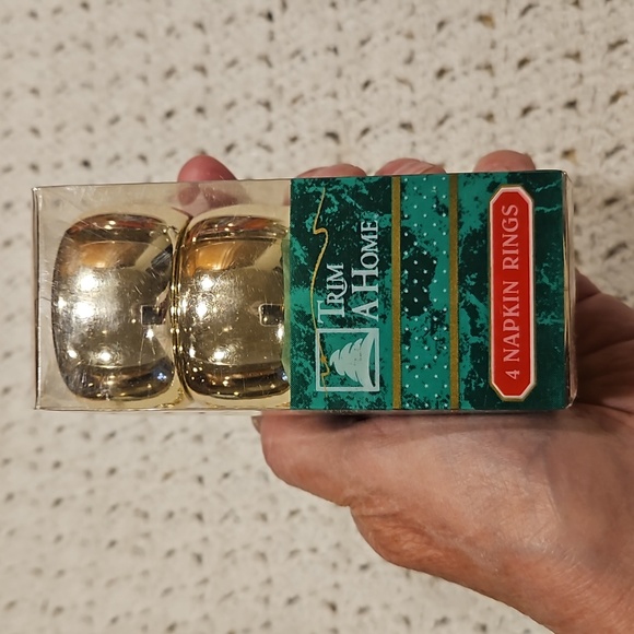 Trim A Home Napkin Rings (8) total - Picture 3 of 4